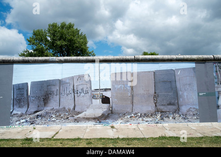 Fotografie Ausstellung von Kai Wiedenhofer Wand an Wand angezeigt auf Berliner Mauer an der East Side Gallery in Berlin Deutschland Stockfoto