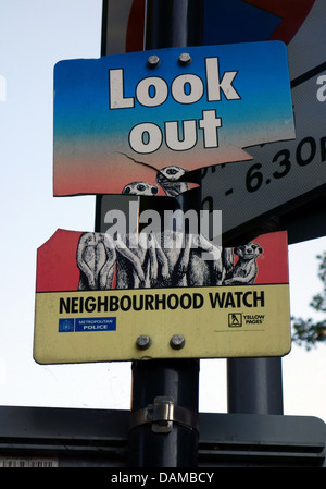 Geschändeter Nachbarschaft Uhr Zeichen in South London street Stockfoto