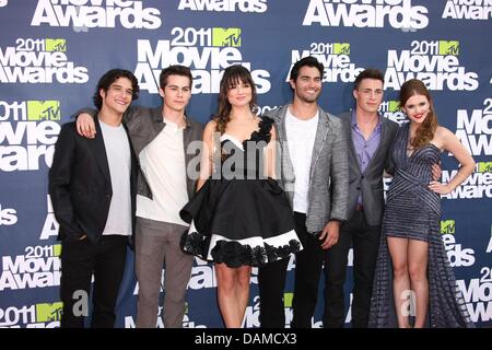 Schauspieler Tyler Hoechlin, Tyler Posey, Crystal Reed, Dylan O'Brien, Colton Haynes und Holland Roden kommen bei den MTV Movie Awards im Universal Studio Gibson Amphitheater in Universal City / Los Angeles, USA, am 5. Juni 2011. Foto: Hubert Boesl Stockfoto