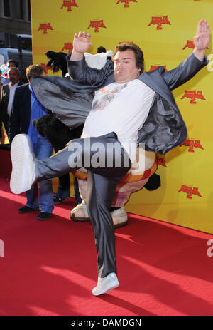 US-Schauspieler Jack Black stellt bei der Premiere von "Kung Fu Panda 2" in der Cinemaxx-Kino in Berlin, Deutschland, 7. Juni 2011. Der Film wird am 16. Juni in den Kinos sein. Foto: Jens Kalaene Stockfoto