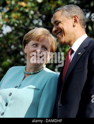 US-Präsident Barack Obama empfängt Bundeskanzlerin Angela Merkel mit militärischen Ehren im Weißen Haus in Washington, D.C., USA, 7. Juni 2011. Merkel sagt zu einem zweitägigen Besuch in den USA. Foto: Rainer Jensen Stockfoto