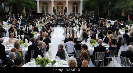 UNS Präsident Barack Obama eine Rede hält vor der Verleihung der Medal Of Freedom an Bundeskanzlerin Angela Merkel bei einem Dinner im Weißen Haus in Washington, D.C., USA, 7. Juni 2011. Die Medal Of Freedom ist die wertvollste zivilen Auszeichnung der USA. Merkel bleibt bei einem zweitägigen Besuch in den USA. Foto: Rainer Jensen Stockfoto