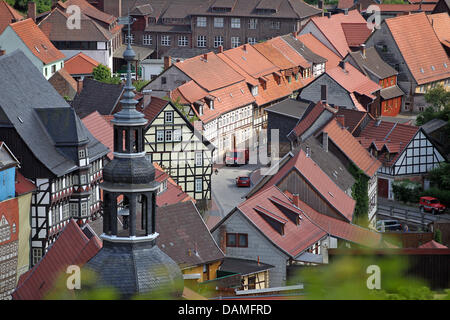Die Antenne zeigt die Stadt Stolberg im Harz, Deutschland, 28. März 2011. Die historische Rahmen-Stadt ist eine der ältesten Städte im Harz und locken mit einer vollständig erhaltenen Stadtbild mit mittelalterlichen Gebäuden und kleinen Gassen. Foto: Jan Woitas Stockfoto