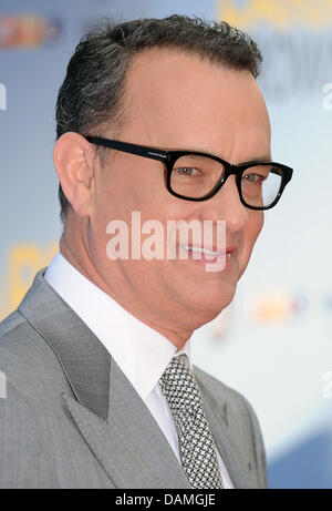 US-Schauspieler Tom Hanks kommt für die Premiere des Films "Larry Crowne" im Cinestar-Kino am Potsdamer Platz in Berlin, Deutschland, 12. Juni 2011. Foto: Jens Kalaene Stockfoto