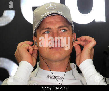 Deutschen DTM-Fahrer Ralf Sschumacher bereitet sich auf das Rennen in Klettwitz, Deutschland, 19. Juni 2011. Er startet von Position 17 in diesem vierten Rennen. Foto: Bernd Settnik Stockfoto