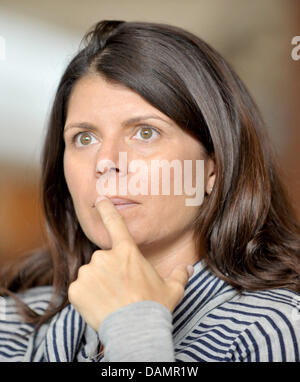 Ehemalige Fußball-Nationalspielerin Mia Hamm aus den USA spricht in einem Dpa-Gespräch in der Lobby des Interconti Hotels in Berlin, Deutschland, 24. Juni 2011. Hamm sieht die deutsche Mannschaft als am ehesten den Titel gewinnen. Foto: Carmen Jaspersen Stockfoto