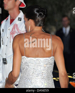 Prinzessin Stephanie von Monaco besucht das offizielle Dinner auf den Opern-Terrassen nach die kirchliche Trauung von Fürst Albert II. und Prinzessin Charlene von Monaco in Monaco, 2. Juli 2011. 450 Gäste wurden für das Abendessen, gefolgt von einer Kugel in die Oper eingeladen. Foto: Jochen Lübke dpa Stockfoto