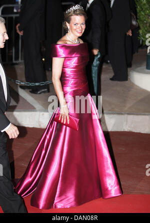 Prinzessin Mathilde von Belgien besucht das offizielle Dinner auf den Opern-Terrassen nach die kirchliche Trauung von Fürst Albert II. und Prinzessin Charlene von Monaco in Monaco, 2. Juli 2011. 450 Gäste wurden für das Abendessen, gefolgt von einer Kugel in die Oper eingeladen. Foto: Albert Nieboer Stockfoto