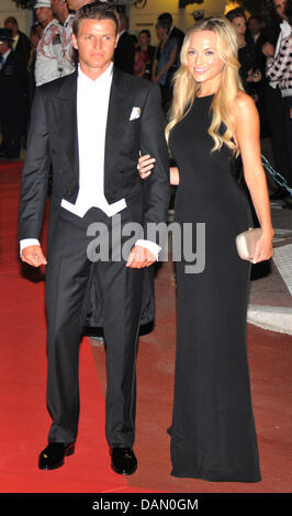 Gareth Wittstock, Bruder von Prinzessin Charlene und seine Begleiter besucht das offizielle Dinner auf den Opern-Terrassen nach die kirchliche Trauung von Fürst Albert II. und Prinzessin Charlene von Monaco, 2. Juli 2011. 450 Gäste wurden für das Abendessen, gefolgt von einer Kugel in die Oper eingeladen. Foto: Jochen Lübke dpa Stockfoto