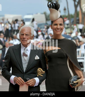 Designer Giorgio Armani und seine Nichte Roberta kommen für die kirchliche Trauung von Fürst Albert II. und Prinzessin Charlene in dem Fürstenpalast in Monaco, 2. Juli 2011. Rund 3500 Gästen sollen die Zeremonie in der Main-Innenhof des Palastes zu folgen. Foto: Jochen Lübke dpa Stockfoto