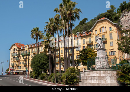 Regi Capolo Felice Statue Quai Lunel schöne alte Vieux Port Hafen Französisch Riviera Côte d ' Azur Mittelmeer Stockfoto