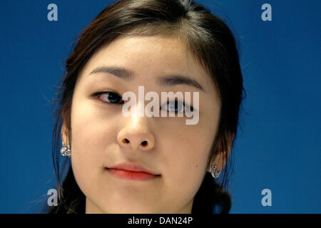 Südkoreanische Eiskunstläuferin Kim Yu-Na besucht eine Pressekonferenz der Bewerbungsgesellschaft "Pyeongchang 2018" in Durban, South Africa, 4. Juli 2011. Am 6. Juli 2011 wird das Internationale Olympische Komitee IOC für die Gastgeberstadt der Olympischen Spiele 2018 Winter stimmen. Südkoreanischen Pyeongchang, München und Frankreichs Annecy treten gegeneinander an. Foto: Stephan Jansen Stockfoto