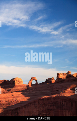 USA, Utah, Moab, Arches-Nationalpark, Delicate Arch aus niedrigeren Sicht Stockfoto