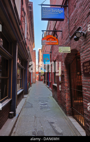 Fan Tan Alley in Chinatown, weltweit schmalste Straße-Victoria, British Columbia, Kanada. Stockfoto