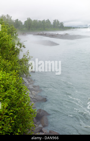 Nebel Nebel über den Valdez Gletscher Bach, ein Fluss direkt vor Valdez, Alaska, USA Stockfoto