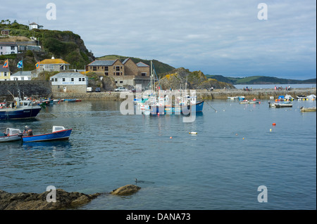 Boote im Hafen von Mevagissey, Cornwall, UK Stockfoto