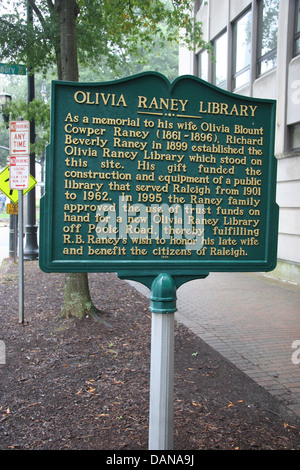 OLIVIA RANEY Bibliothek zum Gedenken an seine Frau Olivia Blount Cowper Raney (1861-1896), Richard Beverly Raney 1899 gegründet die Olivia Raney-Bibliothek, die an dieser Stelle stand. Seine Gabe finanziert den Bau und die Ausrüstung der öffentlichen Bibliothek, die Raleigh von 1901 bis 1962 diente. Im Jahr 1995 genehmigte Raney Familie die Verwendung von Trust Funds einerseits für eine neue Olivia Raney-Bibliothek von Poole Straße und erfüllt damit r.b. Raney Wunsch zu Ehren seiner verstorbenen Frau und profitieren die Bürgerinnen und Bürger von Raleigh. Stockfoto