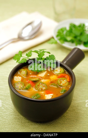 Okra-Tofu-Suppe. Rezept zur Verfügung. Stockfoto