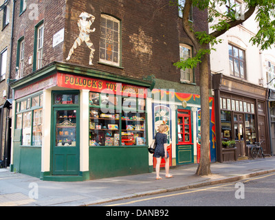 Pollocks Toy Museum und Theater Print Lager, Whitfield Street, Fitzrovia, London Stockfoto