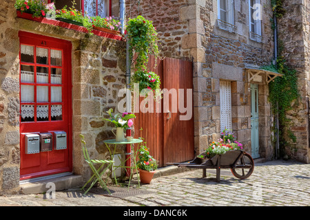 Gasse in Dinan, Bretagne, Frankreich Stockfoto