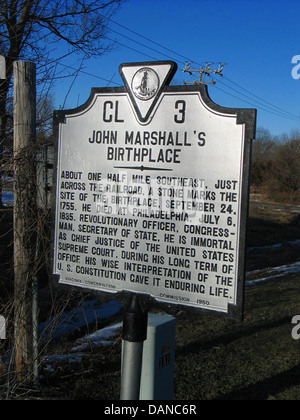 JOHN MARSHALL Geburtsort etwa eine halbe Meile südöstlich, nur über die Eisenbahn, ein Stein markiert die Stelle des Geburtshauses, 24. September 1755. Er starb in Philadelphia, 6. Juli 1835. Revolutionäre Offizier, Politiker, Außenminister, er ist unsterblich, als oberster Richter des Obersten Gerichtshofes der Vereinigten Staaten. Während seiner langen Amtszeit gab seine kluge Interpretation der Verfassung der Vereinigten Staaten es dauerhaft Leben. Virginia Conservation Commission, 1950 Stockfoto