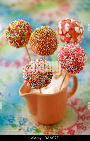 Erdbeerkuchen Pops. Rezept verfügbar. Stockfoto