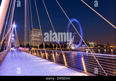 Hungerford Bridge Nacht London UK Stockfoto