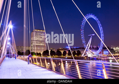 Hungerford Bridge Nacht London UK Stockfoto