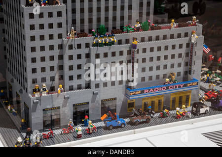 LEGO Spielzeug Plastikziegelsteine Display, LEGO Store, NYC Stockfoto