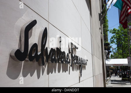 Salvatore Ferragamo-Flagship-Store auf der Fifth Avenue, New York Stockfoto