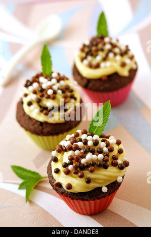 Double chocolate Cupcakes. Rezept zur Verfügung. Stockfoto