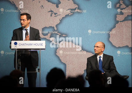 London, UK. 16. Juli 2013. Italienischer Ministerpräsident Enrico Letta spricht bei Chatham House während einer Besprechung über die Rolle von Italien und dem Vereinigten Königreich in einer sich entwickelnden EU. Bildnachweis: Piero Cruciatti/Alamy Live-Nachrichten Stockfoto