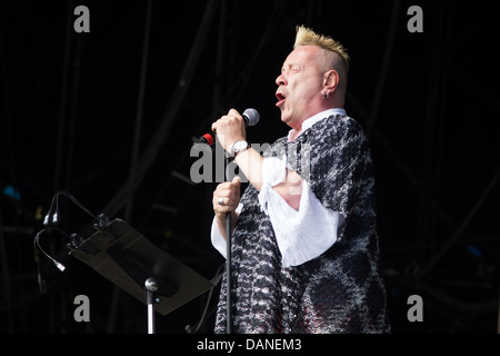 John Lydon, (Johnny Rotten), mit der Punk-Band Public Image Ltd., Glastonbury Festival 2013, Somerset, England, UK. Stockfoto