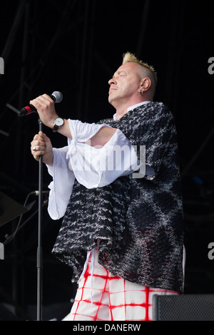 John Lydon, (Johnny Rotten), mit der Punk-Band Public Image Ltd., Glastonbury Festival 2013, Somerset, England, UK. Stockfoto