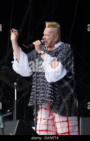 John Lydon, (Johnny Rotten), mit der Punk-Band Public Image Ltd., Glastonbury Festival 2013, Somerset, England, UK. Stockfoto