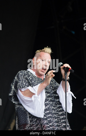 John Lydon, (Johnny Rotten), mit der Punk-Band Public Image Ltd., Glastonbury Festival 2013, Somerset, England, UK. Stockfoto