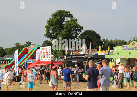 Essensstände, Sommer Magic Live Musik Festival, Stoke Park, Guildford, Surrey, England, Großbritannien, Deutschland, Großbritannien, Europa Stockfoto