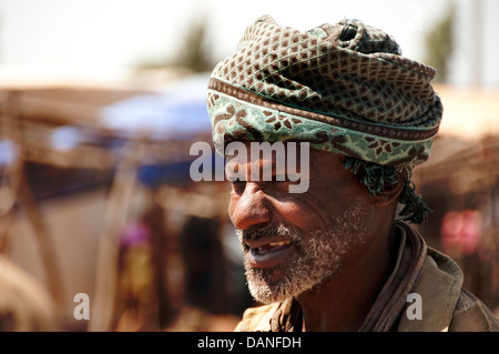 Porträt eines bärtigen Ältesten in einem gewebten Turban, Waliso-Markt, Äthiopien Stockfoto