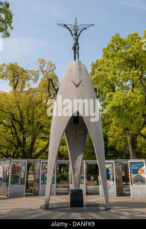 Kinder Frieden-Denkmal im Friedenspark Hiroshima, Japan Stockfoto