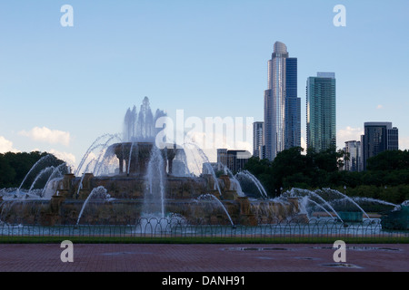 Blick auf Buckingham Fountain Blick nach Süden. Chicago, Illinois Buckingham Fountain, Chicago, Illinois Stockfoto