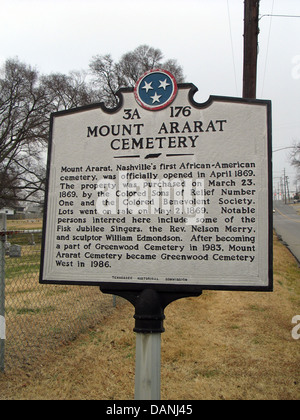 MOUNT ARARAT Friedhof Mount Ararat, Nashvilles erste afro-amerikanische Friedhof, wurde offiziell im April 1869 eröffnet. Das Anwesen erwarb am 23. März 1869, die farbigen Söhne Relief Nummer eins und die farbigen Benevolent Society. Viele ging auf Verkauf im 2. Mai 1869. Bemerkenswerte Personen beigesetzt hier zählen die Fisk Jubilee Singers, Pastorin Nelson Merry und Bildhauer William Edmondson. Nach werdenem Teil Greenwood Cemetery in 1983, wurde Mount Ararat Friedhof Greenwood Cemetery West im Jahr 1986. Tennessee Historikerkommission Stockfoto