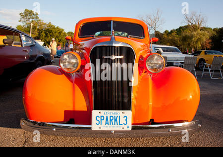 Orange Vintage gm Limousine bei Auto-show Stockfoto