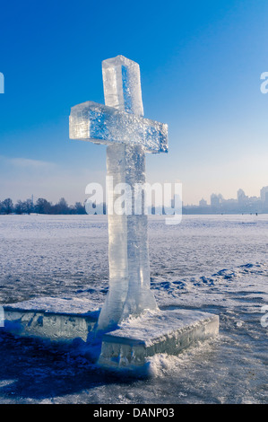 Kiew/UKRAINE - 20. Dezember 2008 - ein Ice cross auf dem gefrorenen Dnjepr - 20. Dezember 2008 in Kiew Stockfoto