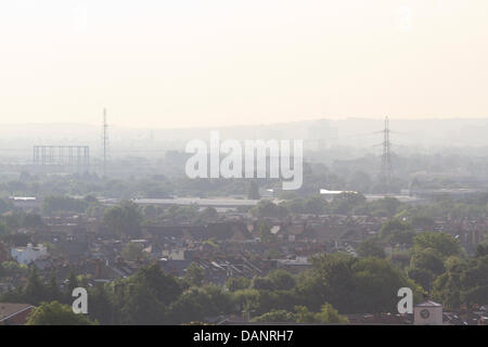 London, UK. 17. Juli 2013. Das Met Office hat Vorhersage Mittwoch 17. Juli soll der heißeste Tag des Jahres mit Temperaturen bis 31 Grad Celsius Credit werden: Amer Ghazzal/Alamy Live-Nachrichten Stockfoto