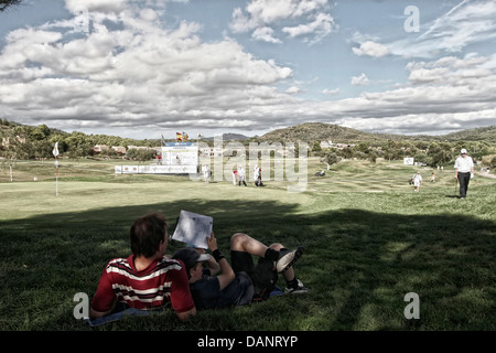 Laien auf dem Rasen zusehen PGA Pula Golf Serie auf der spanischen Insel Mallorca Stockfoto