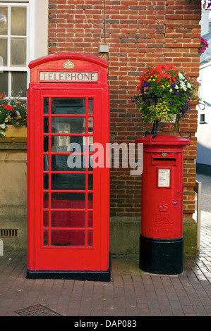 Telefon und Briefkasten zusammen, Sidmouth, Devon Stockfoto