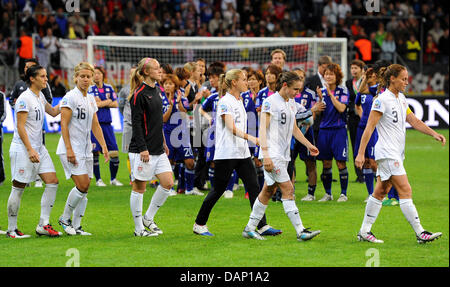 17. Juli 2011 reagieren Spieler der USA während der FIFA Frauen WM Finale Fußballspiel zwischen Japan und den USA bei der FIFA WM-Stadion in Frankfurt Am Main, Deutschland. Foto: Thomas Eisenhuth dpa Stockfoto