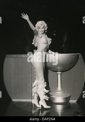 JAYNE MANSFIELD (1933-1967) US-Schauspielerin, die Dreharbeiten im Jahr 1960 Too Hot to Handle Stockfoto