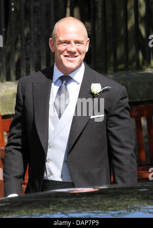 Mike Tindall kommt für seine Hochzeit mit Zara Phillips in der Canongate Kirk in Edinburgh, Großbritannien, 30. Juli 2011. Zara ist eine Enkelin der Königin, ein bekannter Rugby-Spieler Mike. Foto: Albert Nieboer Stockfoto