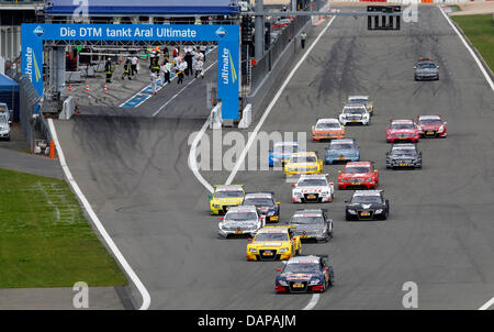 Schwedische DTM (Deutsche Tourenwagen Masters) Rennfahrer Mattias Ekstroem des Audi Sport Team Abt Sportsline (C) führt das Rennen auf dem Nürburgring in Nuerburg, Deutschland, 7. August 2011. Schwedischen Fahrer Ekstroem gewann das Rennen vor kanadischen Fahrer Spengler und deutsche Pilot Rockenfeller. Foto: ITR / Jürgen TAP Stockfoto